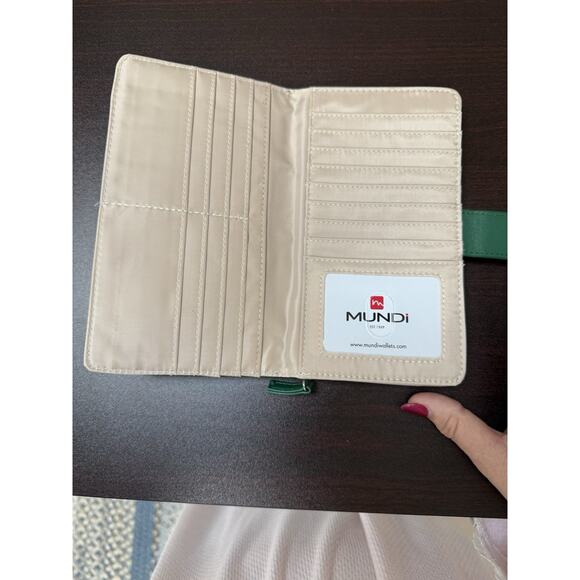 Mundi Women's Large Bi-Fold Wallet Color Green NWT - Picture 3 of 10